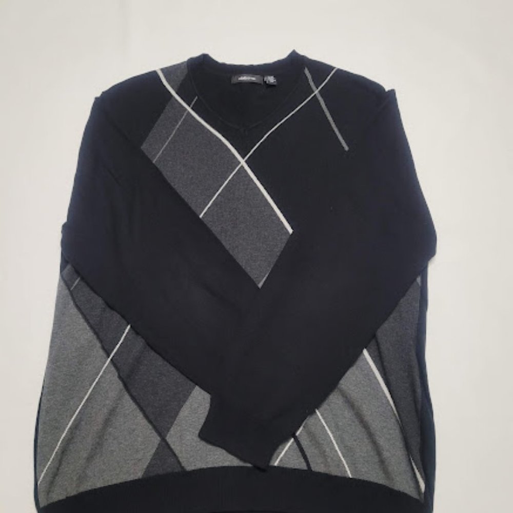 Claiborne Argyle Pattern Light Sweater (XL)